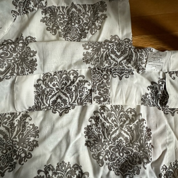 Set of curtains. White with gray pattern. 4 curtains all together - Picture 2 of 3